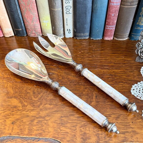 TOWLE Silversmiths Two-Piece Salad Serving Set Mother of Pearl Handles - Picture 3 of 17